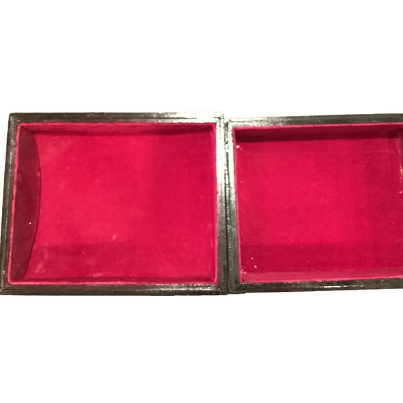 Antique Chinese Porcelain & Wood Trinket Box with red velvet lining. 8\